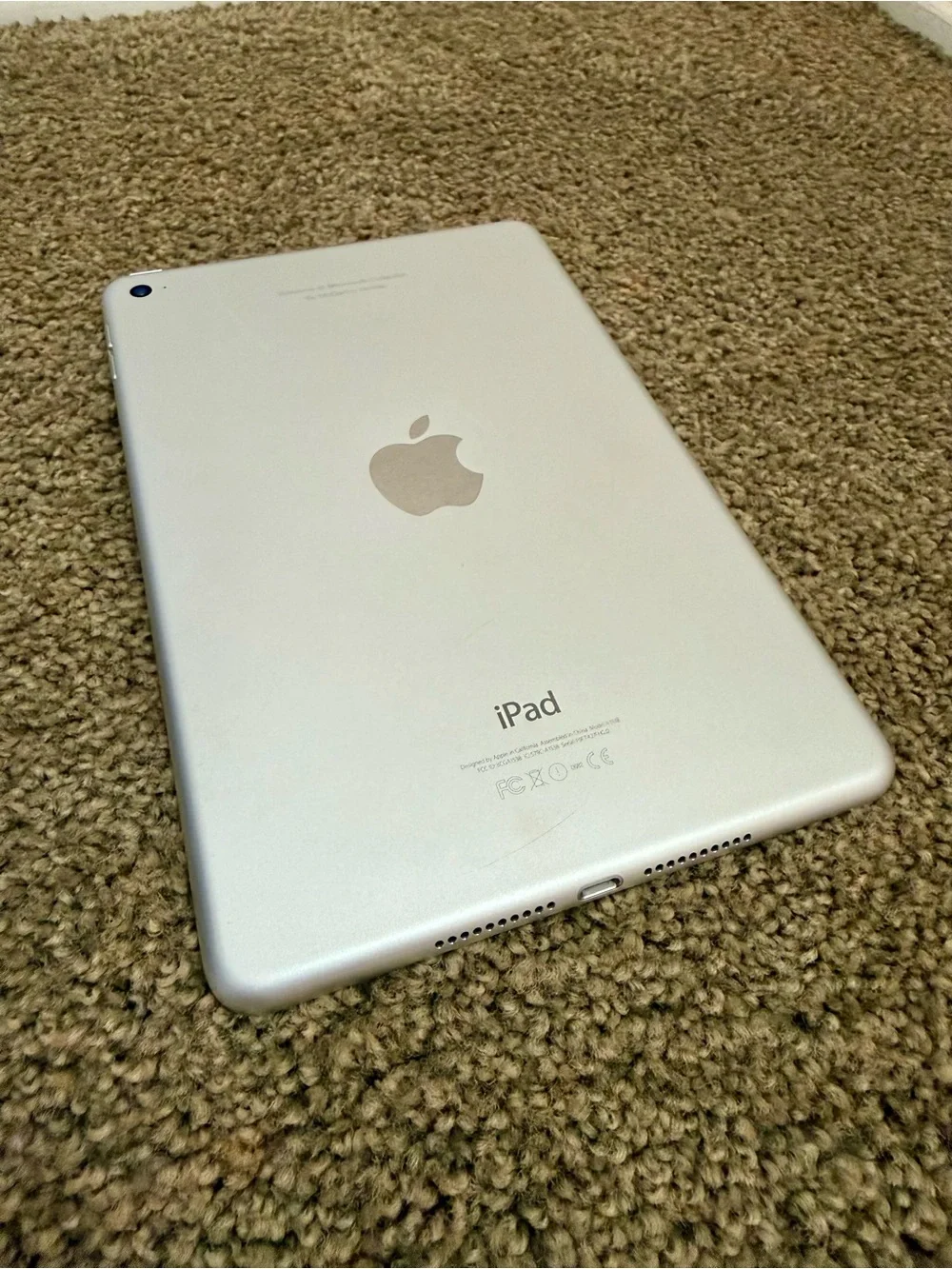 Apple iPad mini 4 Silver / White